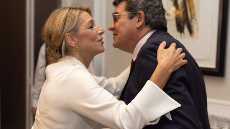 ep la vicepresidenta segunda y ministra de trabajo y economia social yolanda diaz saluda al ministro ep la vicepresidenta segunda y ministra de trabajo y economia social yolanda diaz saluda al ministro