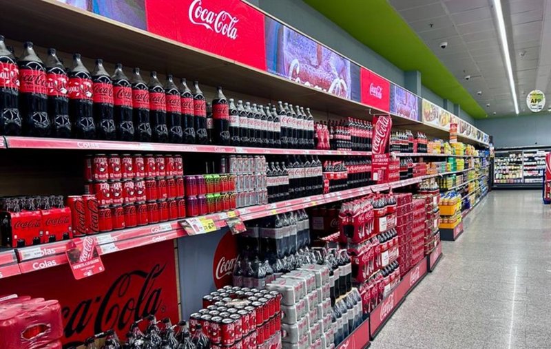 Coca-Cola gana 8.349 millones de dólares hasta julio (+17%) y mejora sus previsiones
