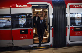 ep llegada del primer tren comercial de iryo a la estacion de valencia joaquin sorolla en la que han ep llegada del primer tren comercial de iryo a la estacion de valencia joaquin sorolla en la que han