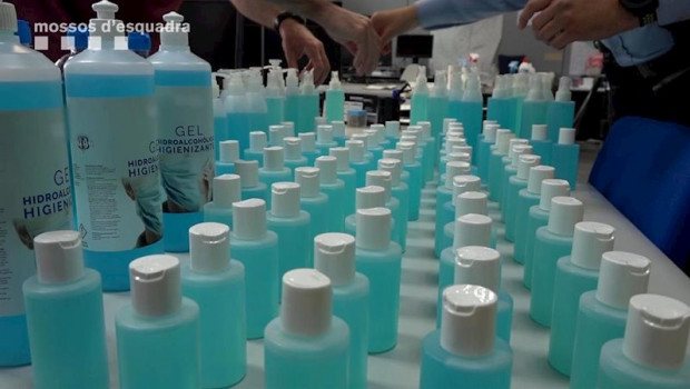 ep lote de 111 botellas de falso hidrogel decomisado