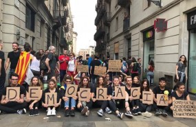 ep manifestacionbarcelonala democracialas cargasdomingo