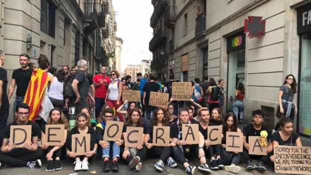 ep manifestacionbarcelonala democracialas cargasdomingo