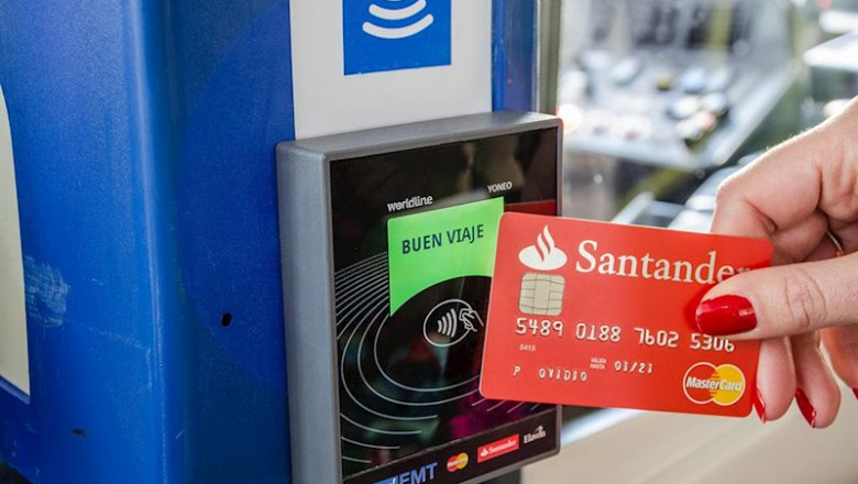 Pago con una tarjeta contactless en el autobús. | EUROPA PRESS - Archivo ep pago con una tarjeta contactless en el autobus