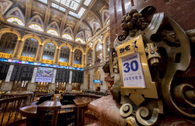 ep paneles en el palacio de la bolsa en la ultima sesion bursatil del ano a 30 de diciembre de 2021
