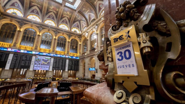 ep paneles en el palacio de la bolsa en la ultima sesion bursatil del ano a 30 de diciembre de 2021