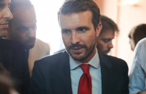 ep presidentepp pablo casado atiendelos medioscomunicacionactotomaposesionla nueva presidentala comunidadmadrid isabel diaz ayuso
