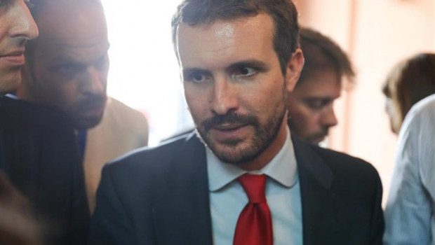 ep presidentepp pablo casado atiendelos medioscomunicacionactotomaposesionla nueva presidentala comunidadmadrid isabel diaz ayuso
