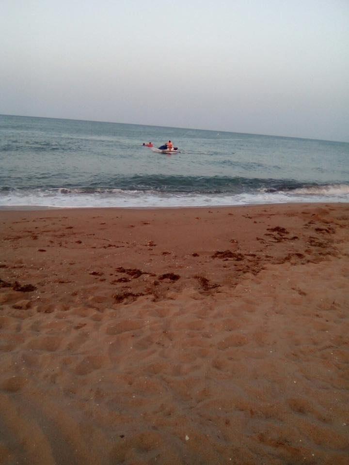 El rescate se produjo en la playa de La Goleta | TAVERNES ep rescateprodujola playala goleta
