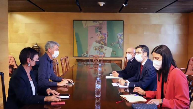 ep reunion entre el ministro de la presidencia felix bolanos con los diputados de eh bildu mertxe