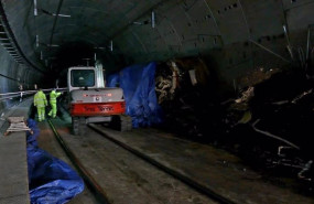 ep transportes ha despejado totalmente el tunel de atocha chamartin despues de retirar el tren