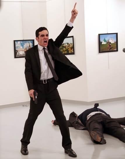 'Un Asesinato En Turquía' El Asesino Del Embajador Ruso En Ankara | BURHAN OZBILICI/ASSOCIATED PRESS ep un asesinatoturquia asesinoembajador rusoankara