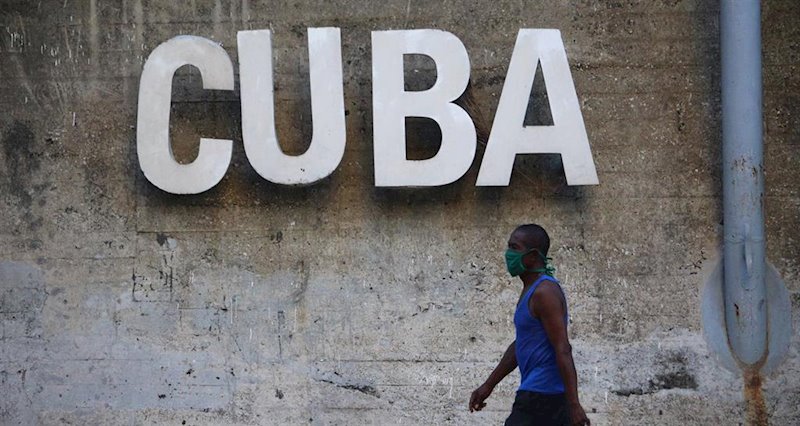 ep un hombre con mascarilla en la habana ep un hombre con mascarilla en la habana