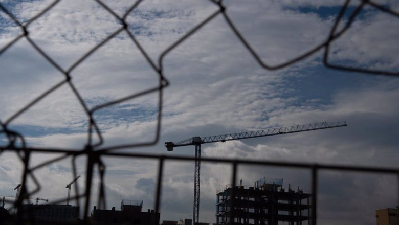 ep una grua en una zona de obras a 31 de diciembre de 2022 en barcelona ep una grua en una zona de obras a 31 de diciembre de 2022 en barcelona