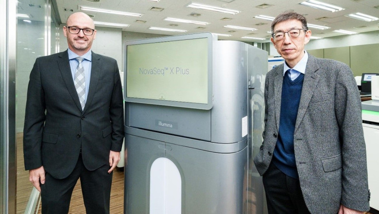 rob mcbride director general de illumina en corea y presidente de macrogen y changhun kim de pie frente a novaseq x plus que se ha instalado con xito en el genome center de macrogen