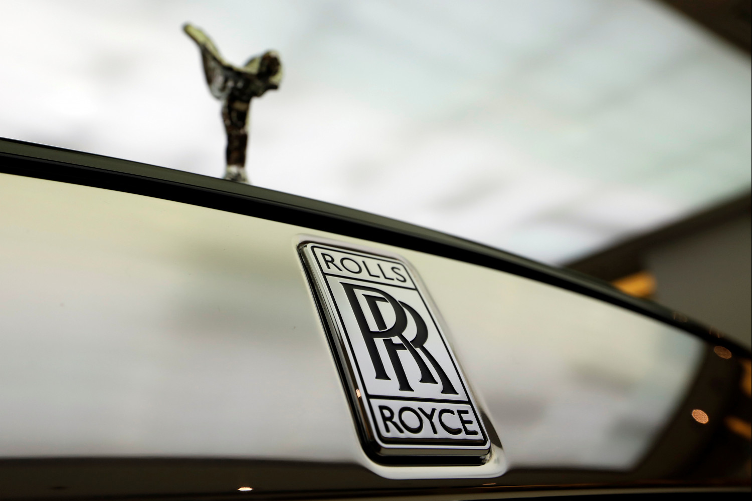 rolls royce est a suivre a la bourse de londres 